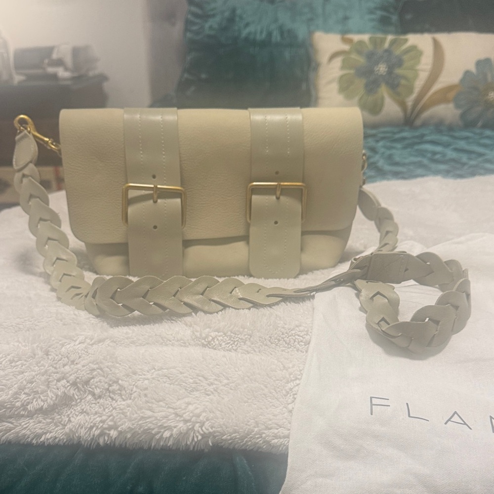 Elegant Cream Leather Shoulder Bag
